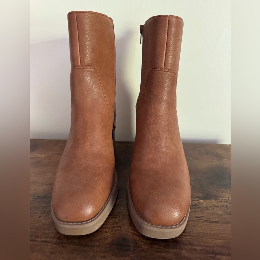 BareTraps Tan Heeled Boots